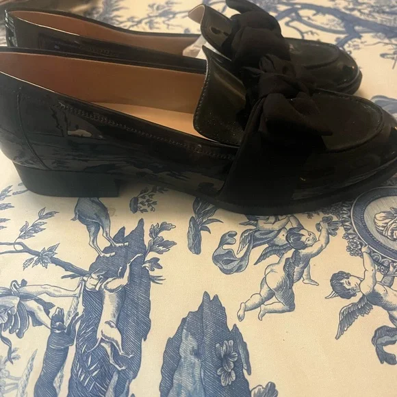 Bandolino Black Flats with Bow Detail - Picture 2 of 4